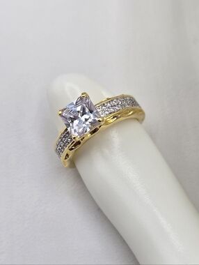 Swarovski Crystal Elements Gold Statement Ring Size 7 Clear Prom Bridal Casual